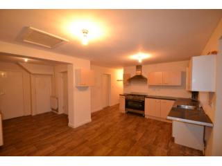 House - A 5 bedroom semi detached house..