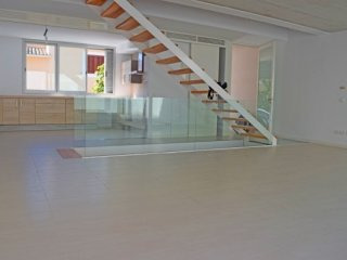 Modern Town House With Beautiful Views..