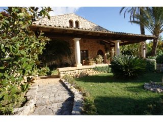 Country home in great location in Pollensa, rustic..