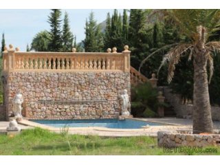 Small plot of 2660m2 with a 53m2 house called 'La Sort de..