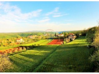 ISTRA,ZEMLJIŠTE SA DOZVOLOM ZA KUĆU ZA ODMOR