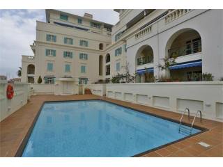 3 bedroom Apartment For Sale: Queensway..