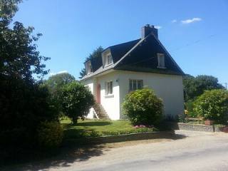 4 Bed Detached house within walking..