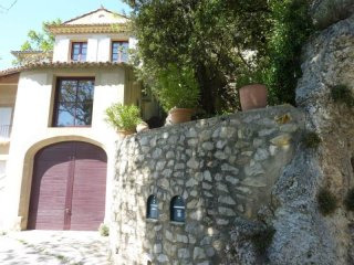 Ideal Studio Apartment With Garage And..