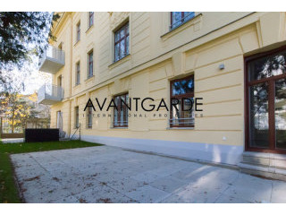 Exclusive apartment in unique park..