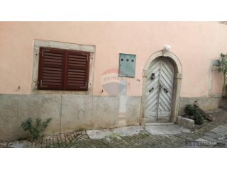 Motovun, kamena kuća s lijepim pogledom
