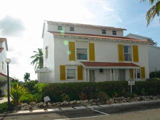 Apartment/townhouse - Very private unit..
