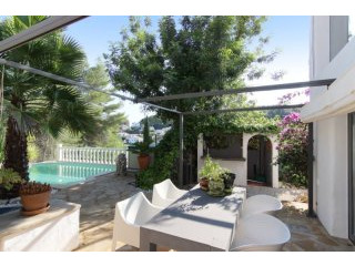Beautiful 2 bedroom villa near the sea..