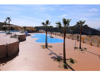 2 bedroom apartment with stunning..