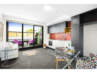 Sleek and Convenient St Kilda Living