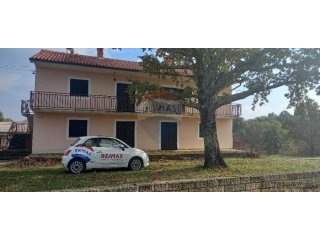 Istra,Juršići, kuća sa potencijalom za obnovu