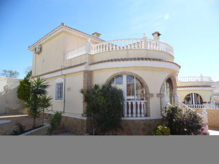 4 Bedrooms - Villa - Alicante - For Sale