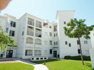 2 BED APARTMENT IN GOLF COURSE