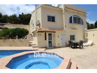 Renovated 4-bedrooms villa on 2 levels..