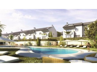 3 bedroom town house for sale