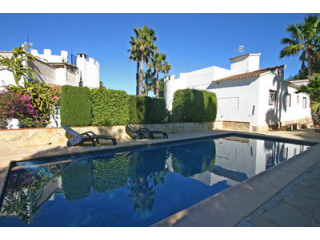 5 Bedrooms - Villa - For Sale