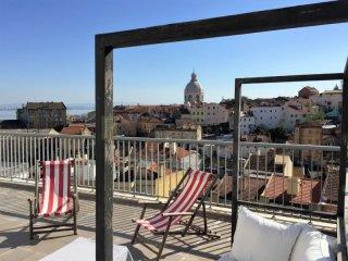 T2 Lisbon Apartment with terrace and..