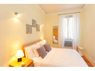 Gorgeous apartment near the Galleries..