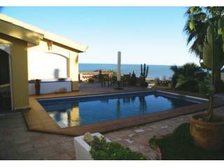 Villa for Sale in Benajarafe 499.000..