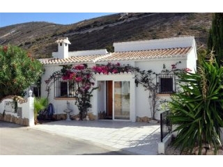 Tranquil And Charming 3 Bedroom 2..