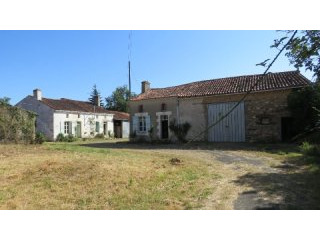Farm cottages + barns + 7 acres.