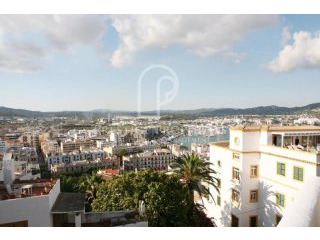 Duplex Dalt Vila Roman