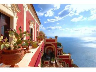 5 bedroom Property For Sale: Amalfi..