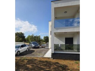 Samostojeća nova vila s dva zasebna stana - novogradnja