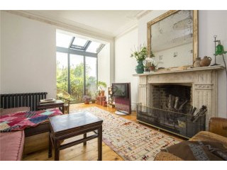 6 Bedroom House, Freehold