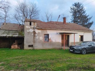 KUTJEVO - ODLIČNO POLJOPRIVREDNO ZEMLJIŠTE S DVIJE KUĆE