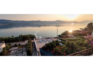 KUĆA PRVI RED UZ MORE - DVOJNA KUĆA U ARBANIJI, TROGIR