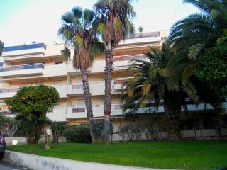 Spacious two bed with swimming pool