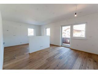 Unique new apartment next to the ski..