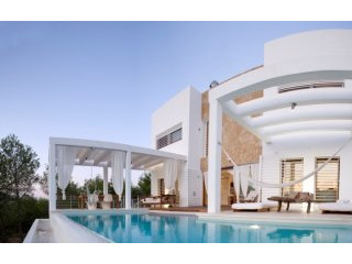 Luxury villa with project for a hotel