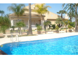 4 Bedrooms - Villa - Alicante - For Sale