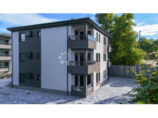 Izuzetno kvalitetna novogradnja u blizini centra Matulja