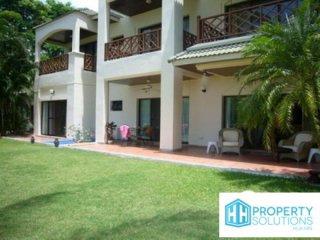 Tastefully Refurbished 2 Bed Condo At..