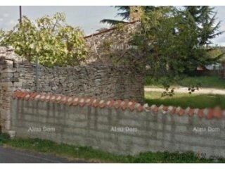 Stara kamena kuća s projektom za obnovu i građevinskom d..