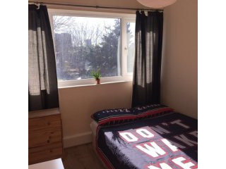 Amazing! Bedroom Very Close To Station!..