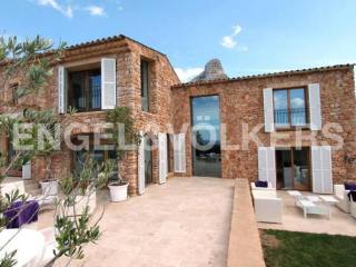 Exceptional property with views of the..