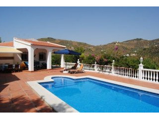 Chalet for Sale in Canillas De Albaida..