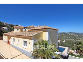 3-Bedroom, 3 bathroom villa on one..