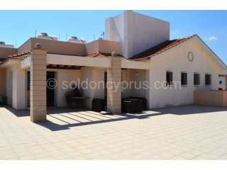 2 Bedrooms - Penthouse - Larnaca - For..