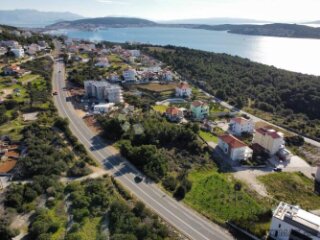TROGIR(SEGET) - GRAĐEVINSKO ZEMLJIŠTE S ODLIČNIM POGLEDOM