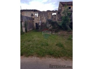 BARBAN OKOLICA: STARA KUĆA 140 m2 SA 900 m2 DVORIŠTA
