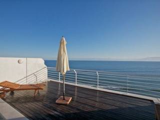 Apartment - Fabulous Beach Front Duplex..