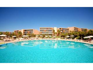 Amazing 3 bedroom apartment in private..