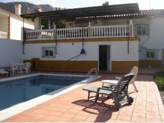 Villa - Ideally situated on the edge of..