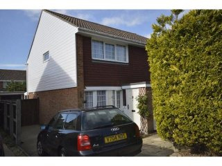 Unfurnished 2 bedroom Property For..