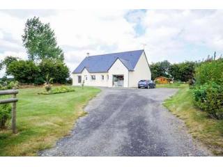 Modern House in Countryside Setting